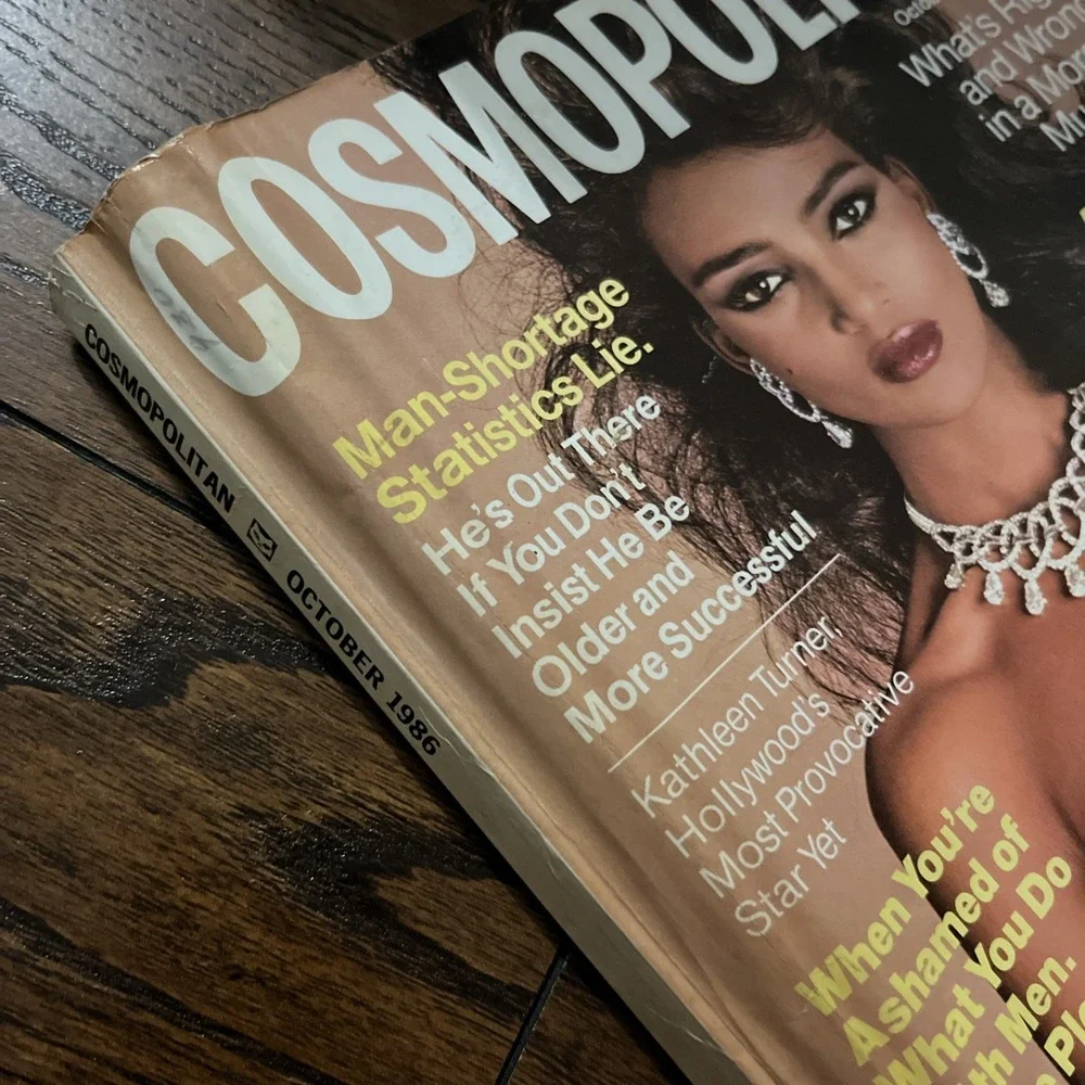 1986 OCTOBER COSMOPOLITAN MAGAZINE- KHADIJA COVER BY SCAVULLO - O 10139
